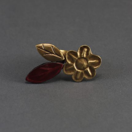 Flower leather & brass ring